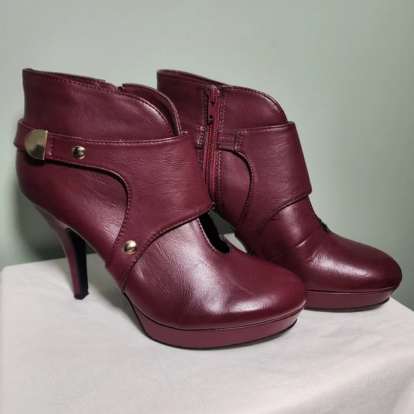 Unlisted by Kenneth Cole Burgundy Ankle Boots - Picture 2 of 3